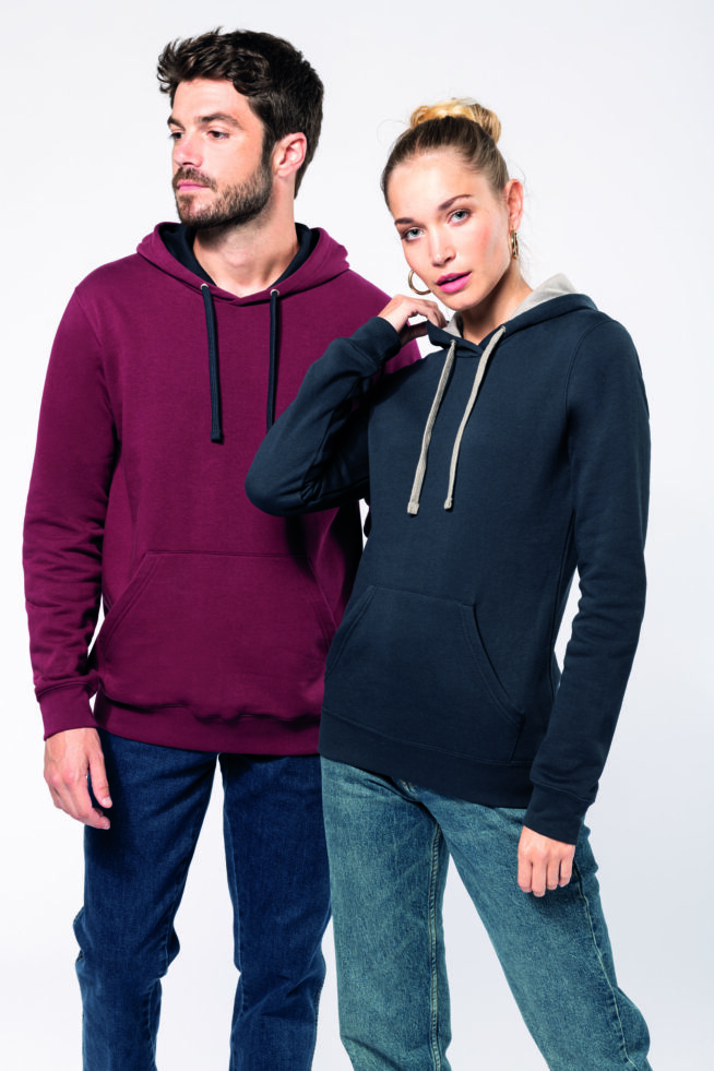 Le sweat à capuche contrasté à personnaliser